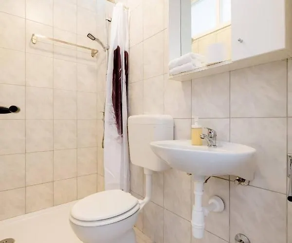 瓦里安宾馆 3* 赫瓦尔