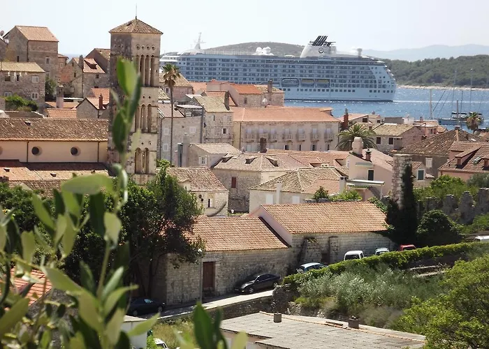 瓦里安宾馆 招待所